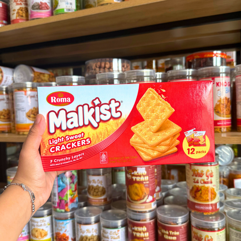 Hình minh họa bánh cracker nhiều lớp giòn trên bao bì