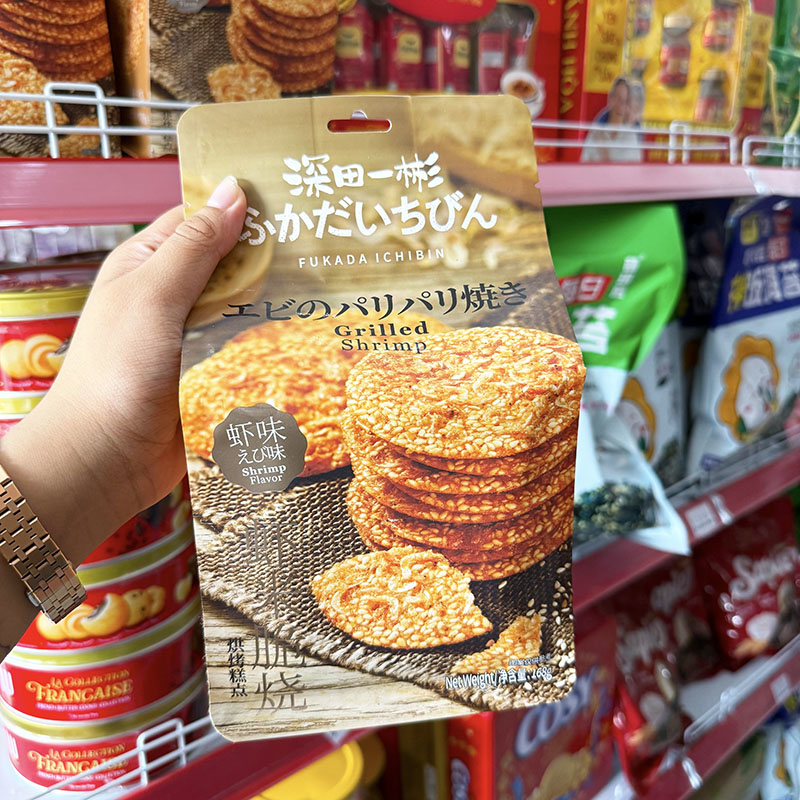 Bao bì treo gọn với hình bánh minh họa nổi bật