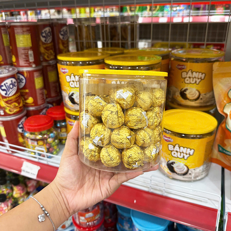 Hộp trong suốt cho thấy nhiều bánh gói lẻ bên trong