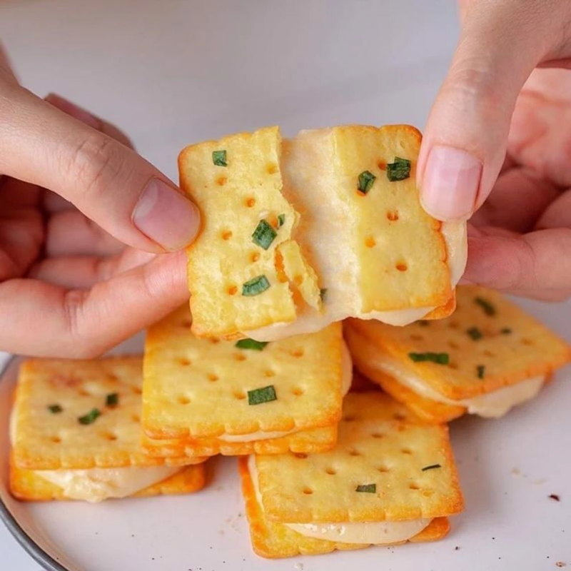 Bánh Quy Kem Dẻo Nougat Kenju Richy 186g