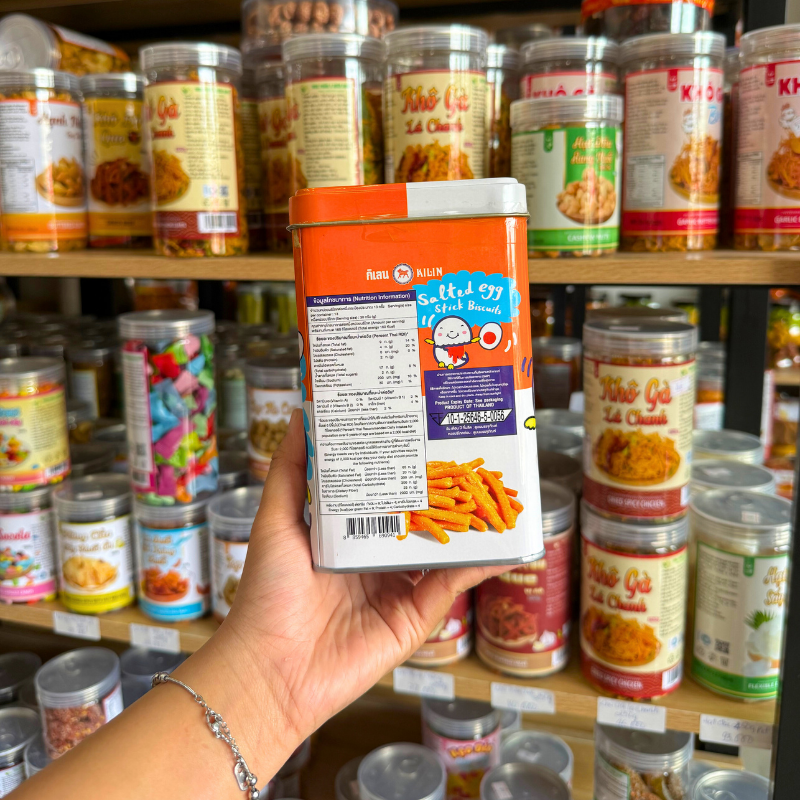 Mặt sau hộp với nhãn phụ và bảng thông tin