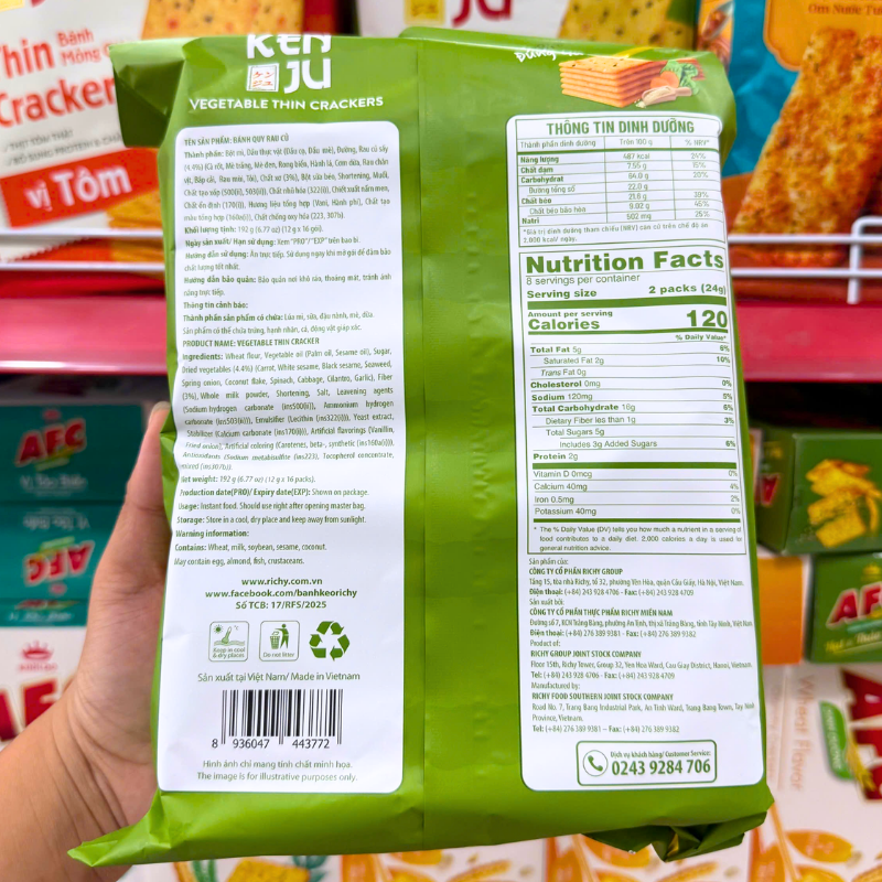 Mặt sau bao bì với bảng thành phần và dinh dưỡng