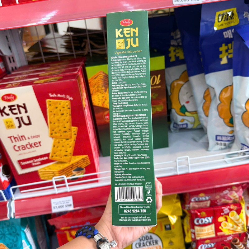 Bảng thành phần và cảnh báo dị ứng in trên cạnh hộp