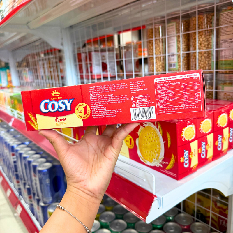 Cạnh hộp có quy cách đóng gói và bảng thông tin dinh dưỡng