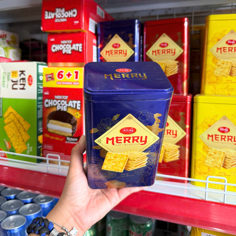 Bánh Quy Đường Richy Merry Hộp Thiếc 156g Màu Xanh Dương
