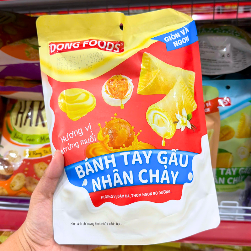 Bao bì mặt trước với hương vị trứng muối nổi bật