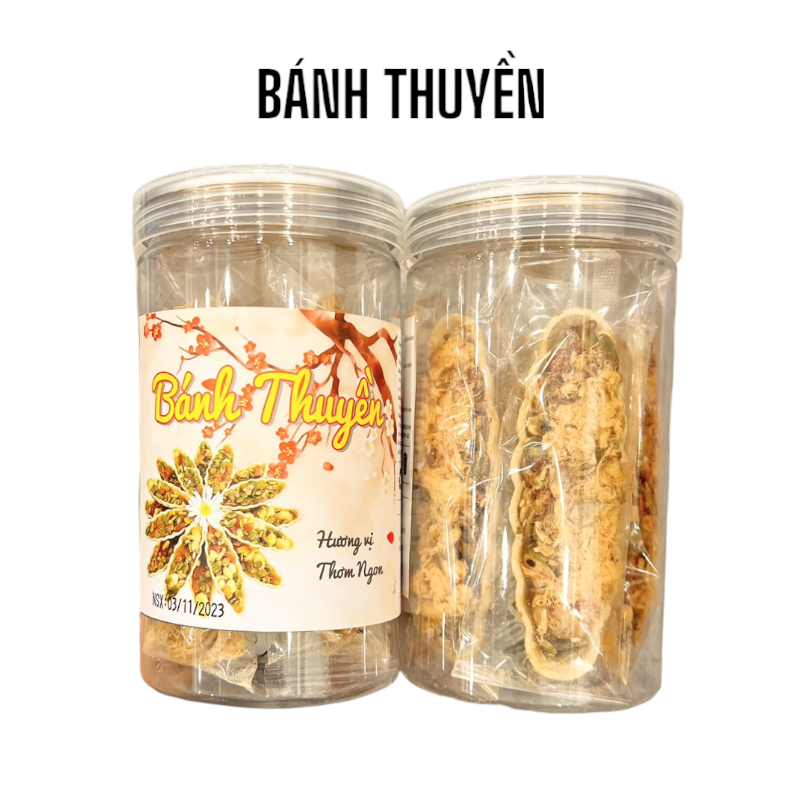 Cận cảnh bánh dạng thuyền phủ chà bông và hạt