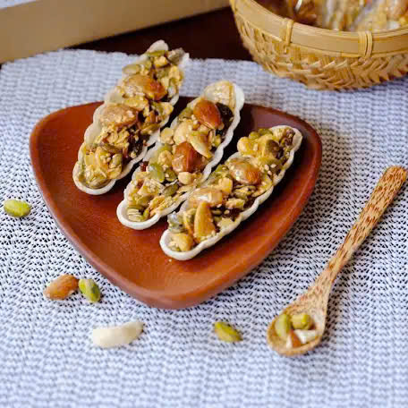Bánh thuyền dùng làm món ăn nhẹ tiện thưởng thức