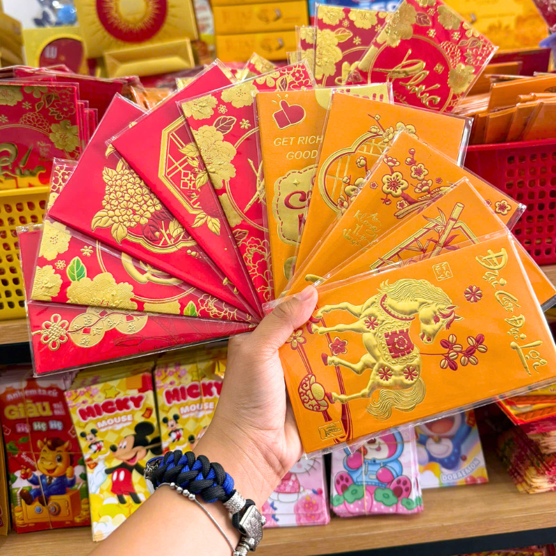 5 BịtBao Lì Xì Nhung Tết Bính Ngọ 2026 2 Màu Vàng Đỏ - Giao Màu Ngẫu Nhiên - 30 Cái phù hợp để tham khảo khi chọn Bao lì xì Tết