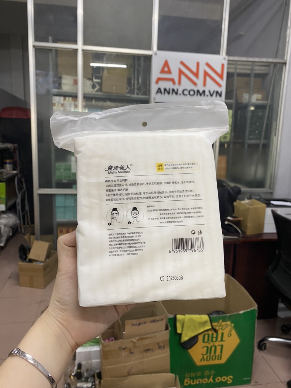 Thông tin chất liệu và nội dung sản phẩm trên bao bì