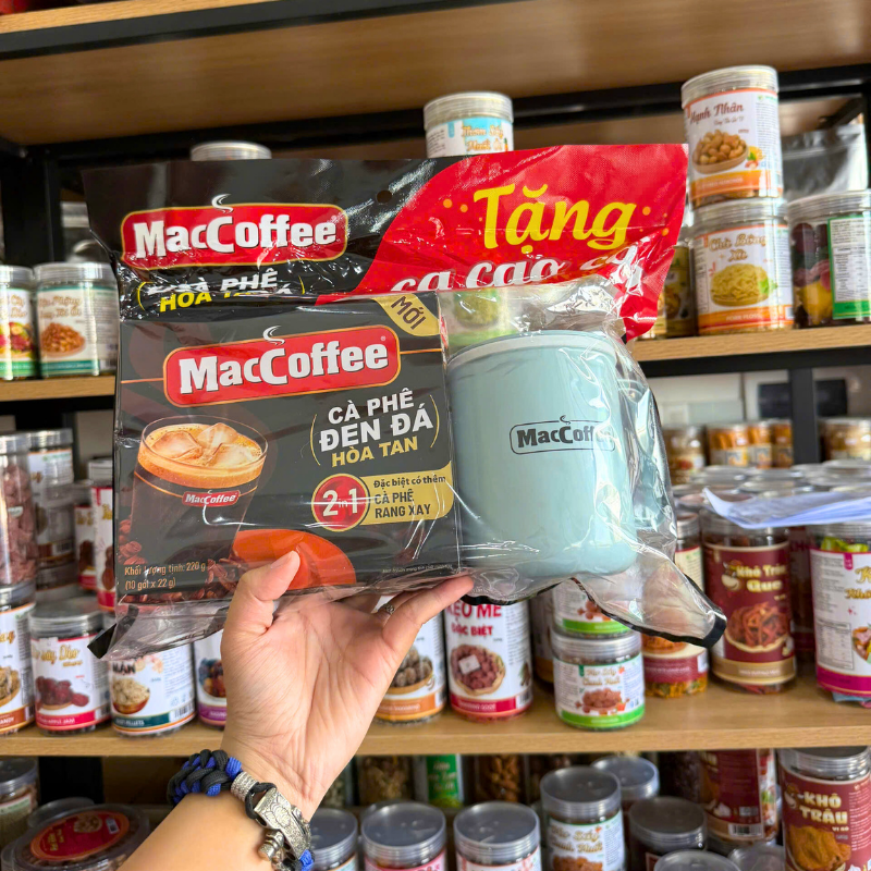 Cà Phê Đen Đá Maccoffee - Cà Phê Đen Đá Hòa Tan 2 In 1 220g - Tặng 1 Ly Nhựa Cao Cấp phù hợp để tham khảo khi chọn maccoffee