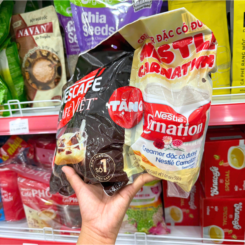 Cà Phê Đen Đá NESCAFÉ Café Việt 560g (35 Gói x 16g) + Tặng 1 Sữa Đặc Có Đường Nestlé Carnation 388g