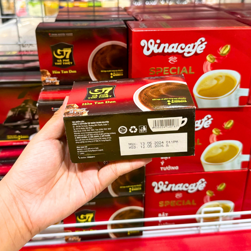 Mặt bên hộp có mã vạch và thông tin in trên bao bì