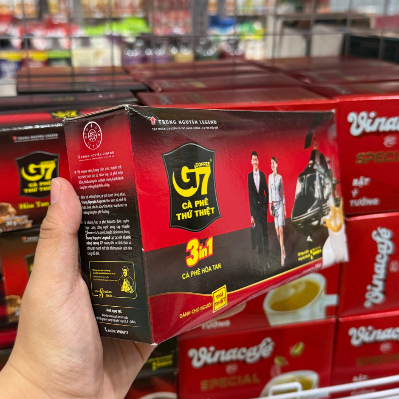 Góc hộp thể hiện nhận diện dòng cà phê hòa tan 3in1