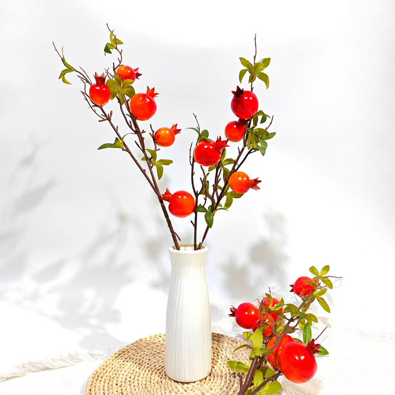 Cành Lựu 7 Trái Mọng Đỏ Cắm Bình Trang Trí Không Gian Sống
