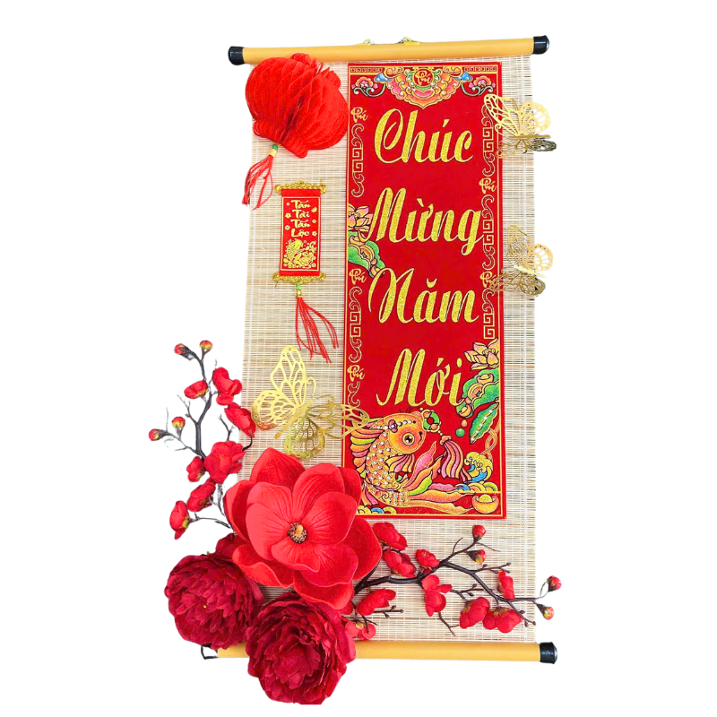 Mẫu mành tre với câu chúc đỏ vàng và cụm hoa trang trí