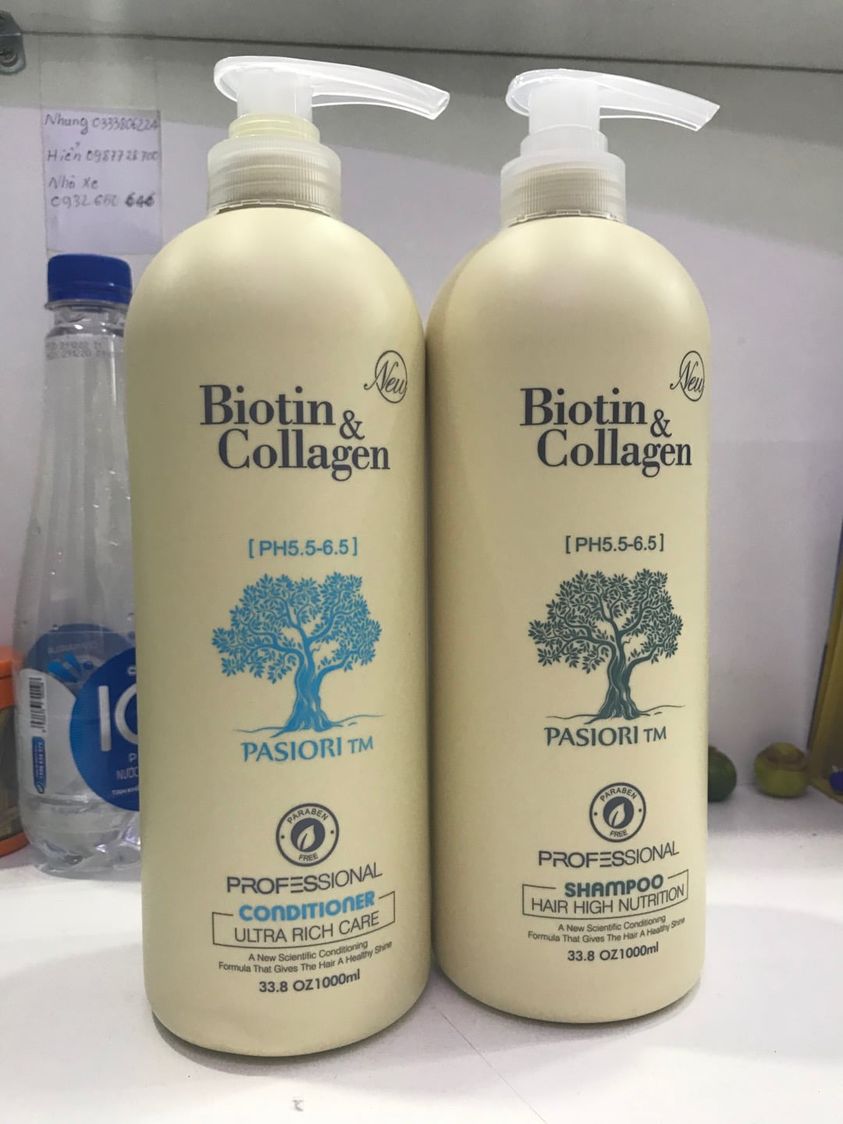 Mặt trước chai shampoo và conditioner dễ phân biệt