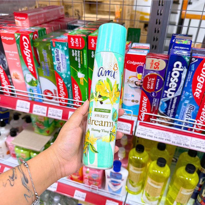 Thiết kế mặt trước với tên dòng Sweet Dreams và hương Ylang