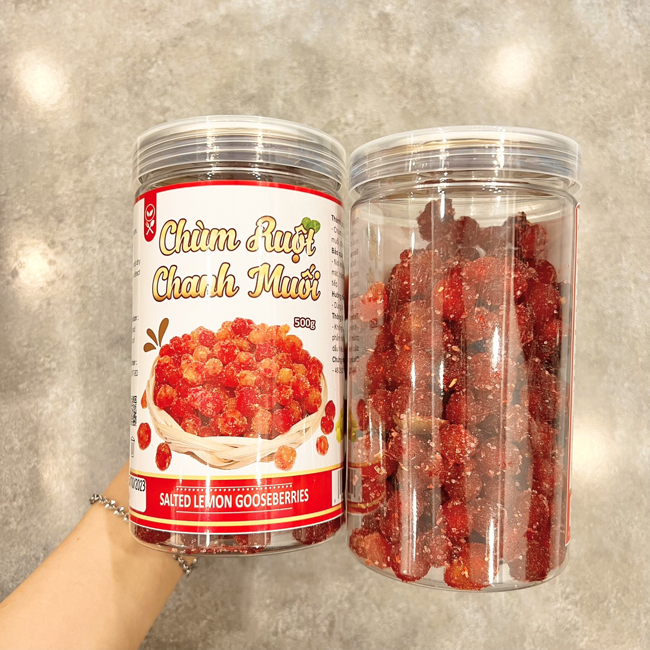 Hộp nhựa nắp vặn tiện cầm nắm và dùng dần