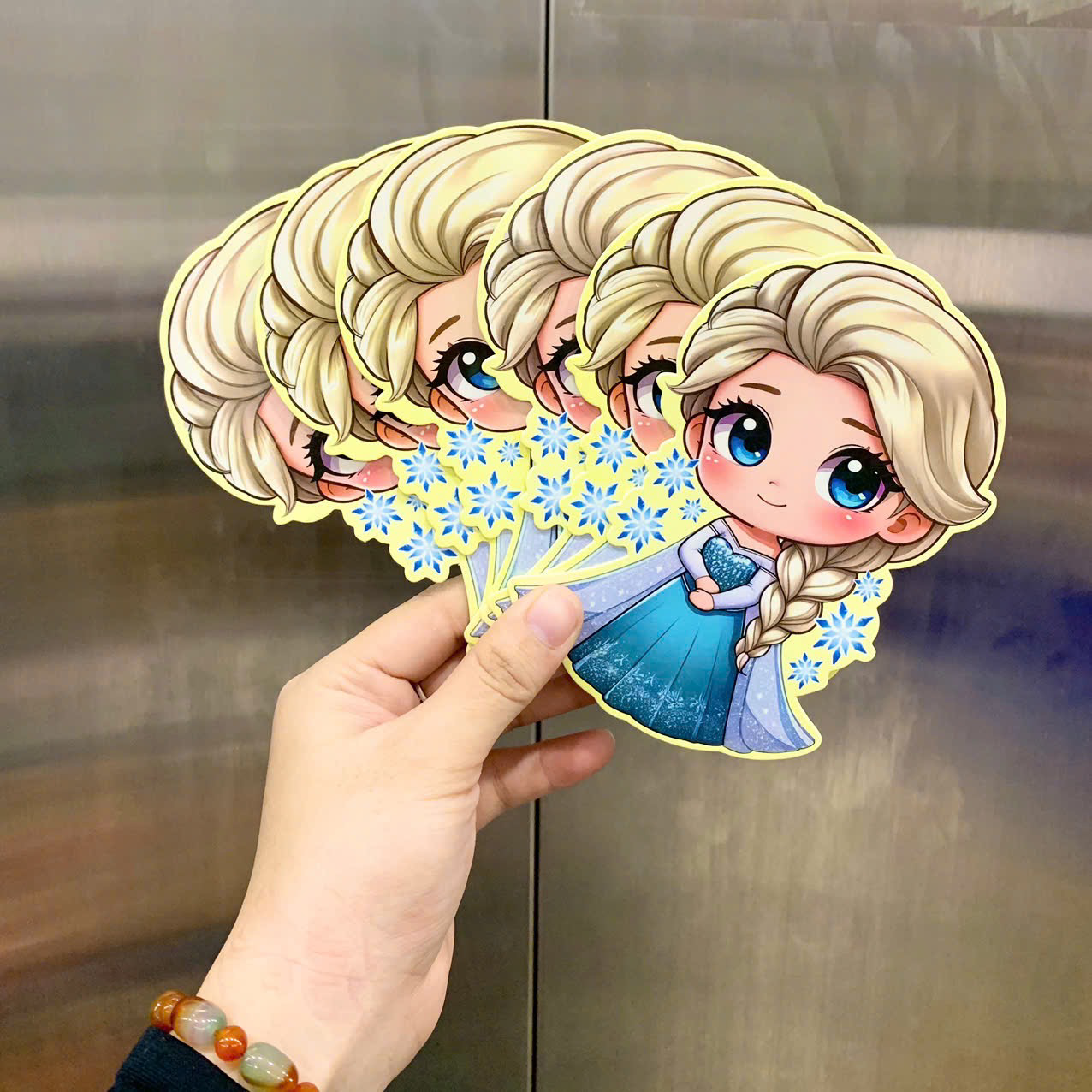 Thiết kế chibi tông xanh nhạt phù hợp không khí vui tươi ngày Tết