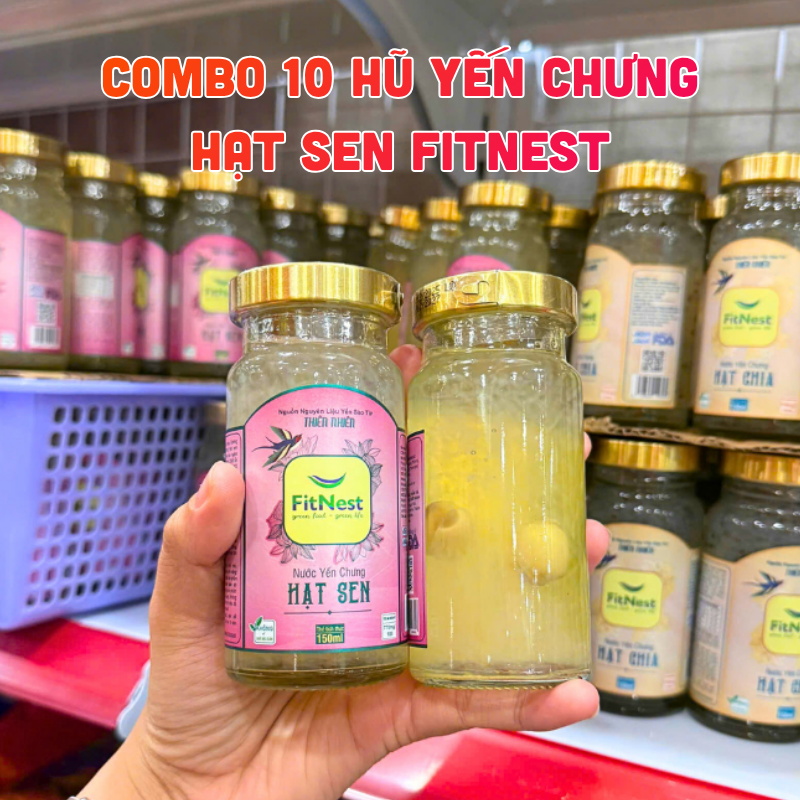 Cận cảnh nước yến chưng và hạt sen bên trong hũ