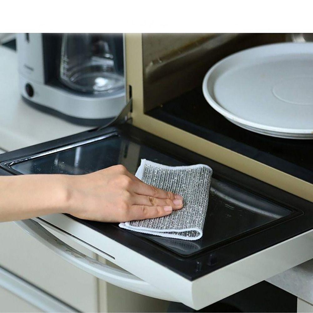 Miếng lưới dùng lau chùi các bề mặt phẳng trong gian bếp