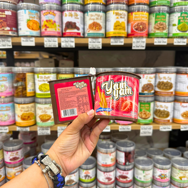 Mặt trước và mặt sau của hộp bánh