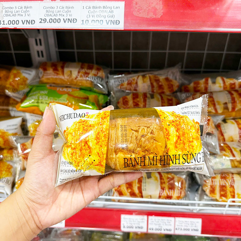 Mặt trước bao bì với tên dòng bánh mì hình sừng