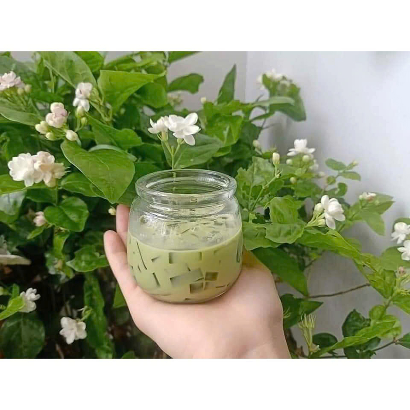 Món tráng miệng được trình bày trong hủ thủy tinh