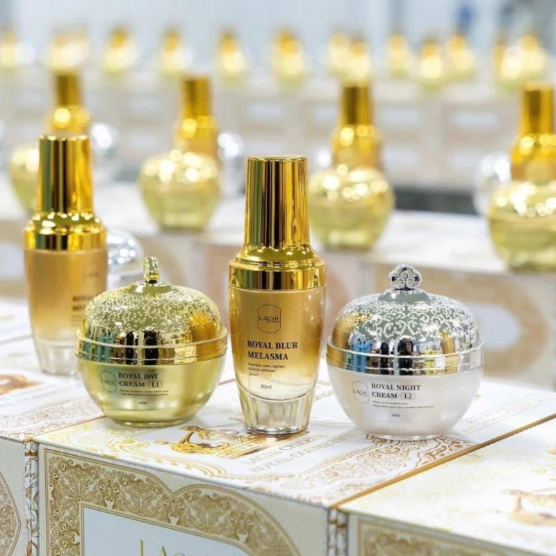 Bộ serum, kem ngày và kem đêm trong combo