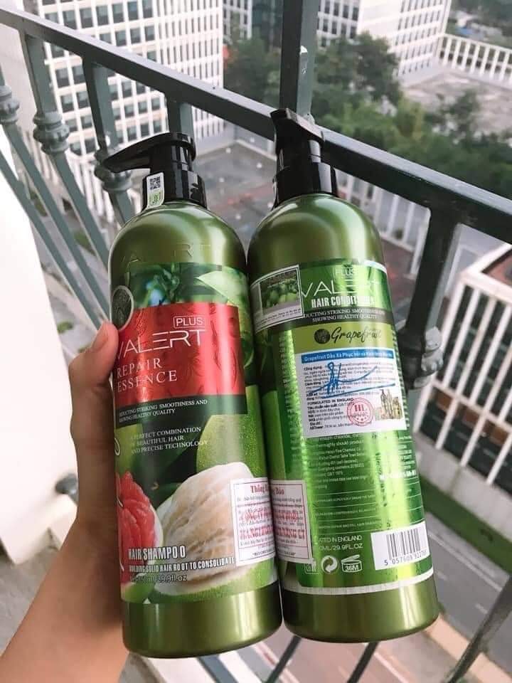 Mặt trước và mặt sau chai với thiết kế dung tích 850ml