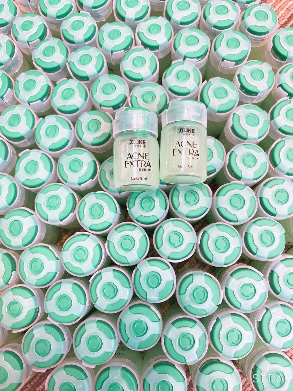 Hình ảnh nhiều lọ serum Acne Extra Jiuhe.