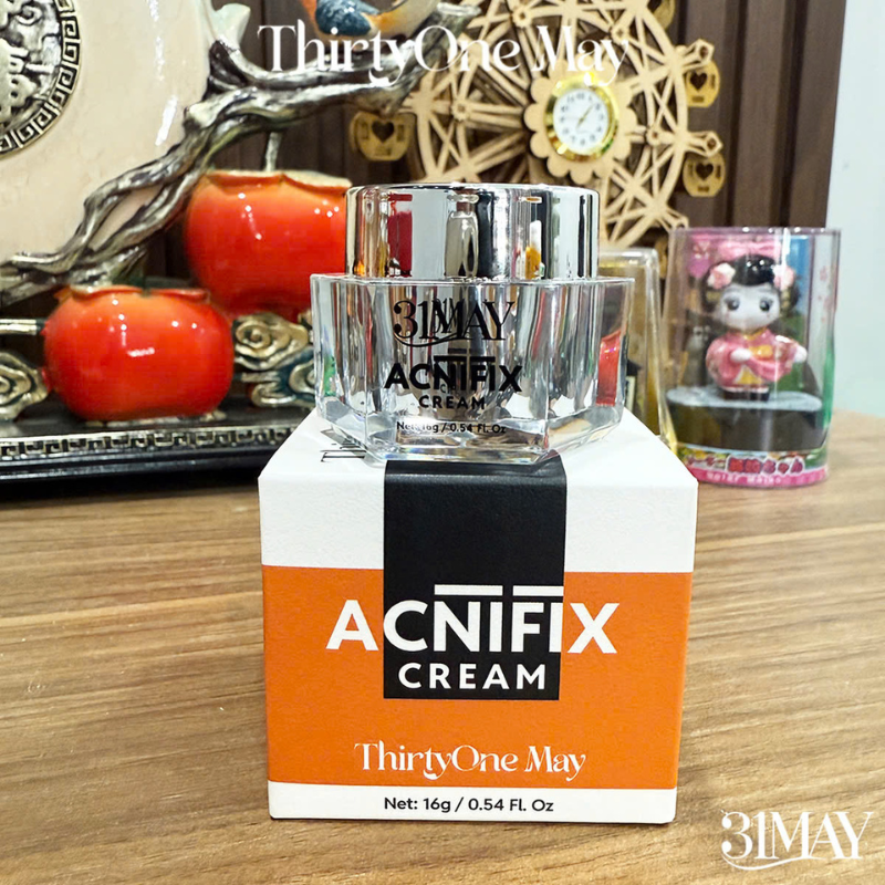 Hình sản phẩm kem Acnifix trên hộp, thể hiện quy cách 10g