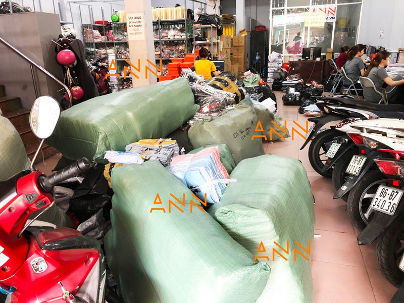 Kho sỉ đầm váy ANN chứa hơn 90 ngàn hàng, đảm bảo không thiếu hàng để bán