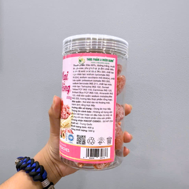 Nhãn sản phẩm với thông tin thành phần và hướng dẫn sử dụng