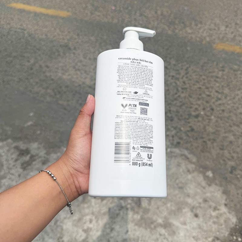 Mặt sau chai với thông tin sử dụng cơ bản