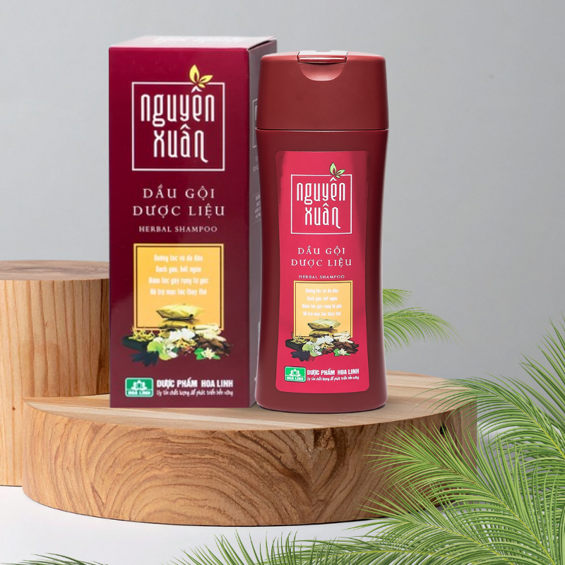 Bao bì chai và hộp màu đỏ của sản phẩm