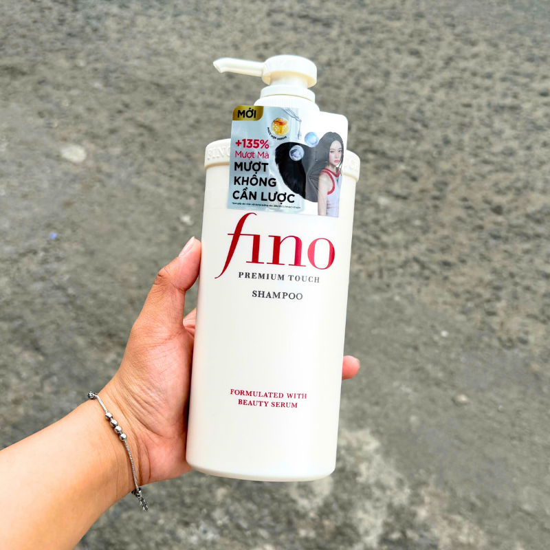 Mặt trước chai với vòi nhấn tiện lấy sản phẩm