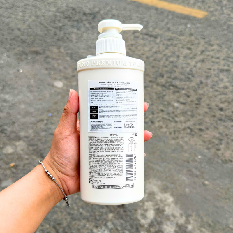 Mặt sau chai thể hiện thông tin sản phẩm và dung tích 550ml