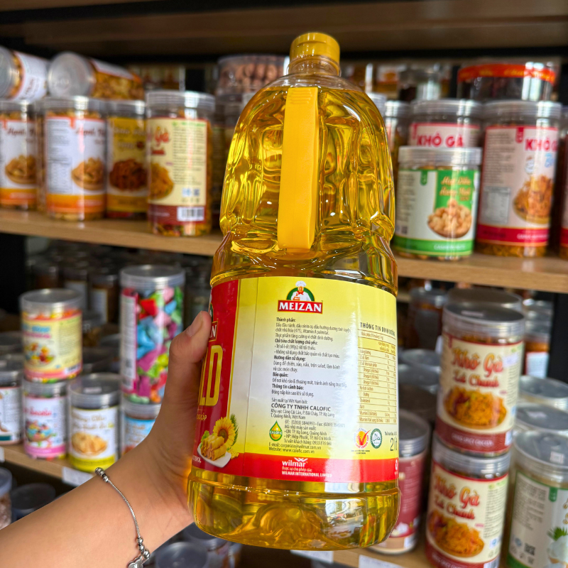 Nhãn phụ thể hiện thông tin thành phần và hướng dẫn sản phẩm