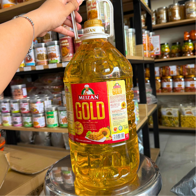 Thiết kế chai lớn có quai xách tiện cầm và rót dầu