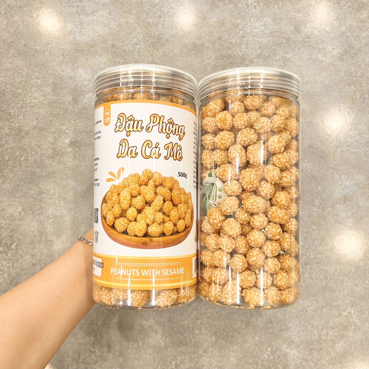 Thiết kế hũ nhựa trong suốt, nắp vặn tiện dùng dần