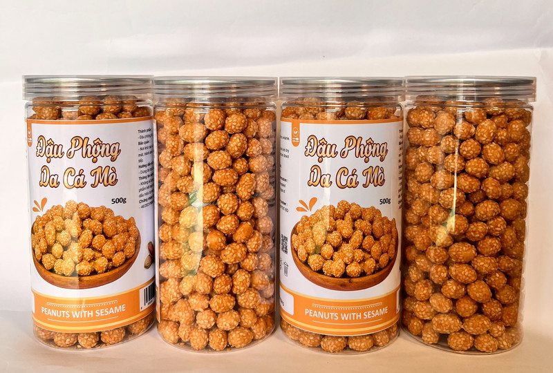 Hũ đậu phộng da cá mè 500g với nhãn sản phẩm rõ ràng