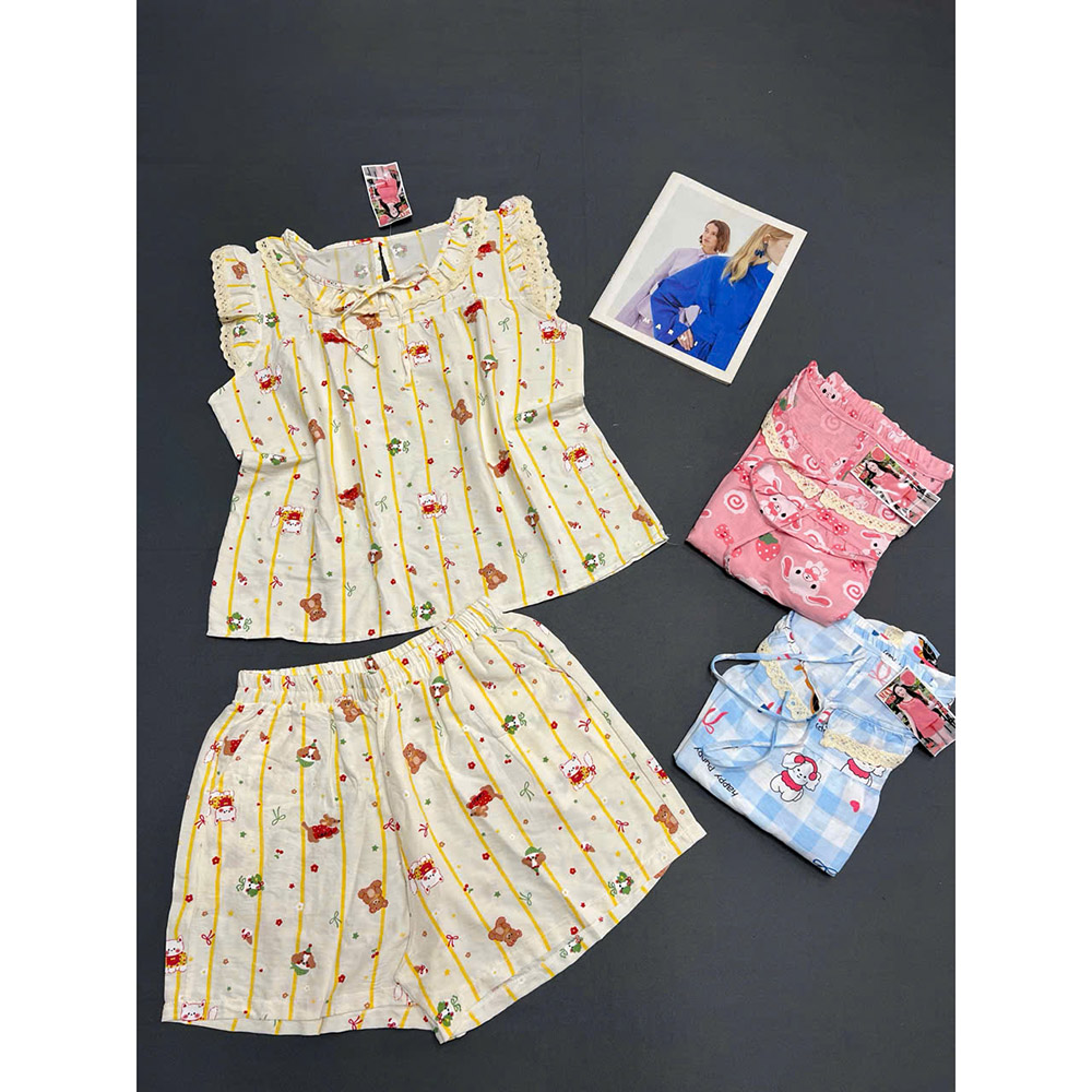 Set họa tiết sọc: quần đùi lưng thun dễ mặc