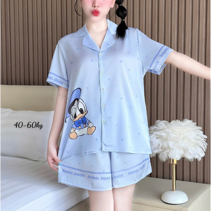 Mẫu xanh nhạt tay ngắn, cài nút trước, phom mặc nhà gọn gàng