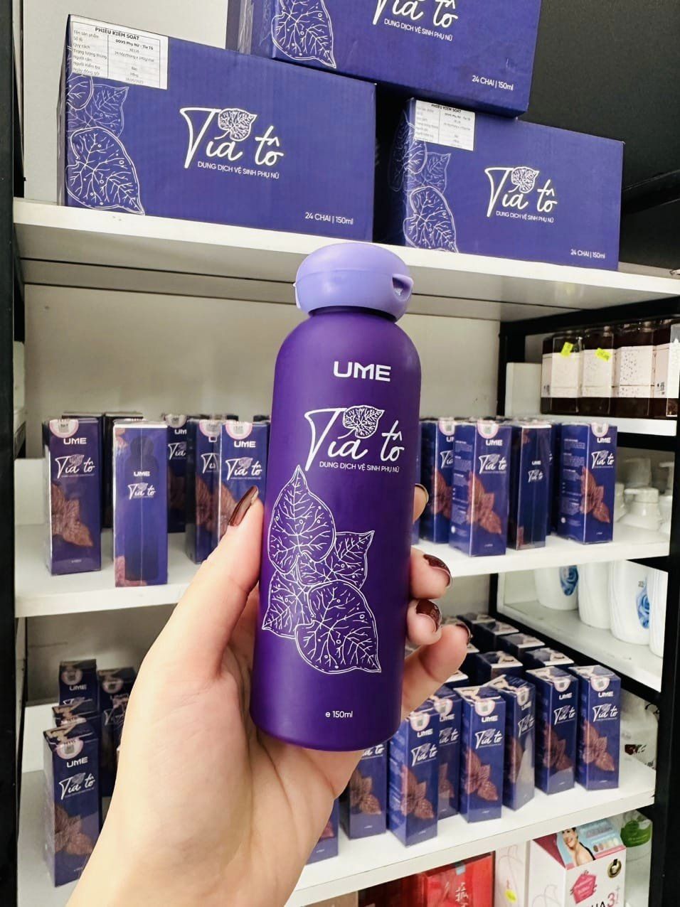 Thiết kế chai màu tím UME Tía Tô dung dịch vệ sinh phụ nữ 150ml