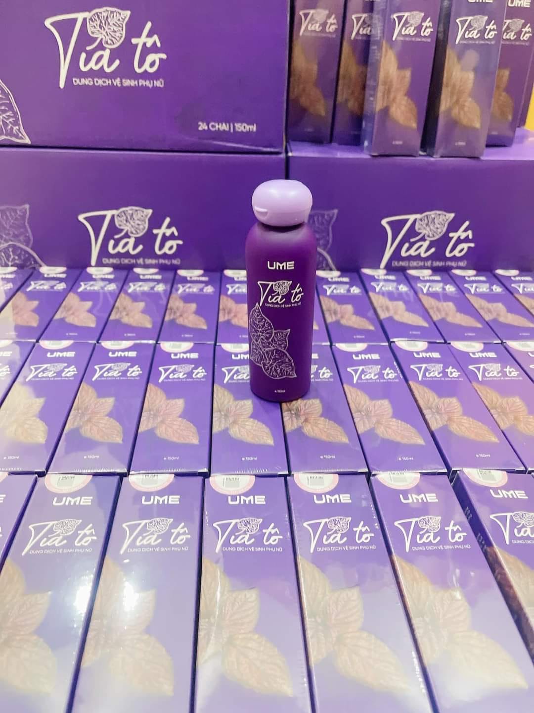 Trưng bày sản phẩm UME Tía Tô 150ml với hộp và chai