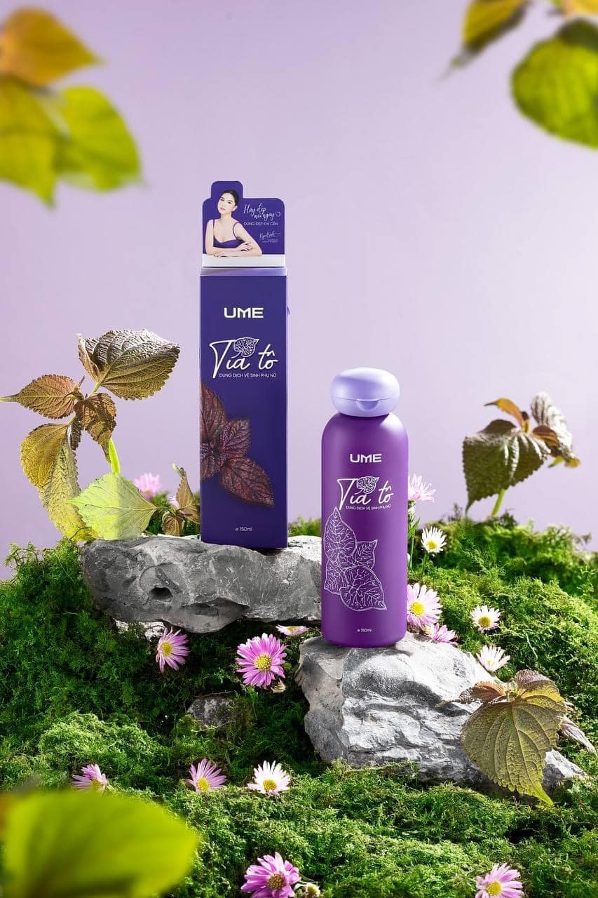 Chai và hộp sản phẩm dung dịch vệ sinh phụ nữ UME Tía Tô