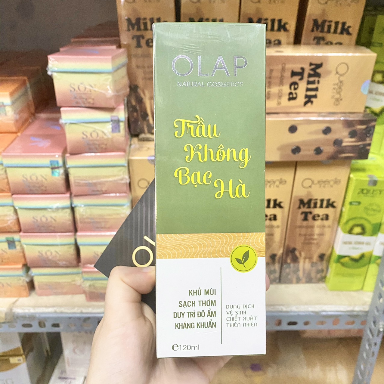 Chai sản phẩm dung tích 120ml với thiết kế tông xanh lá