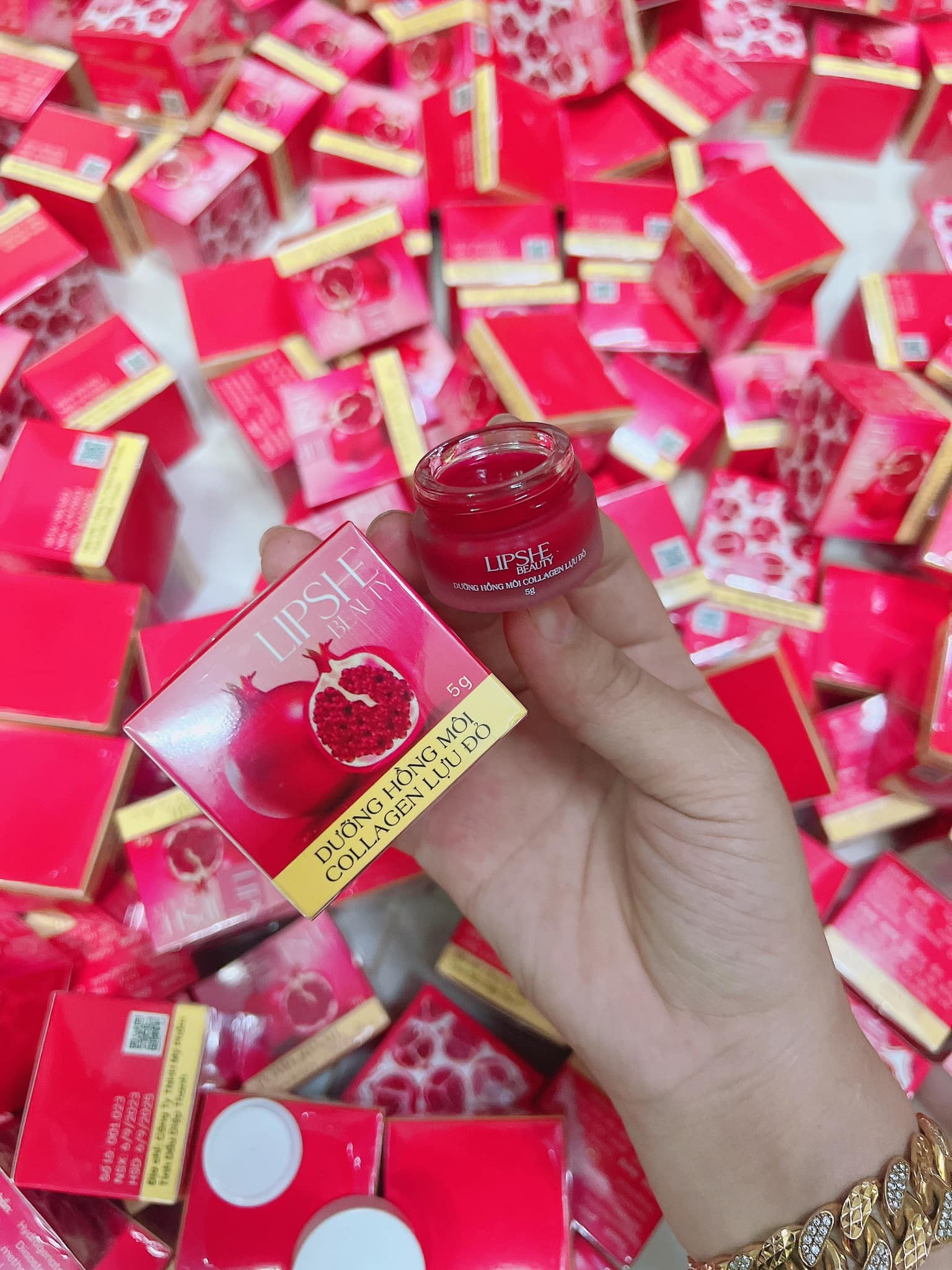 Thiết kế hộp và hũ dưỡng môi 5g của dòng collagen lựu đỏ